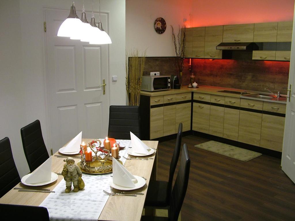 Korzo Apartman Kőszeg Værelse billede