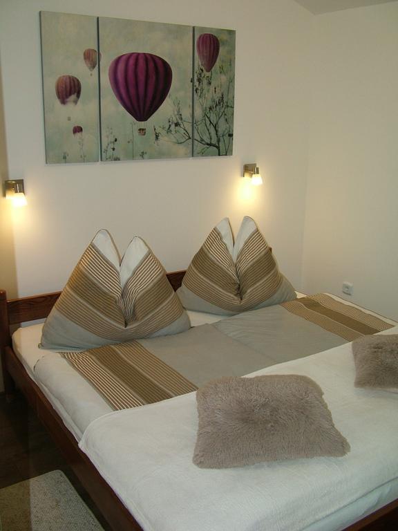 Korzo Apartman Kőszeg Værelse billede