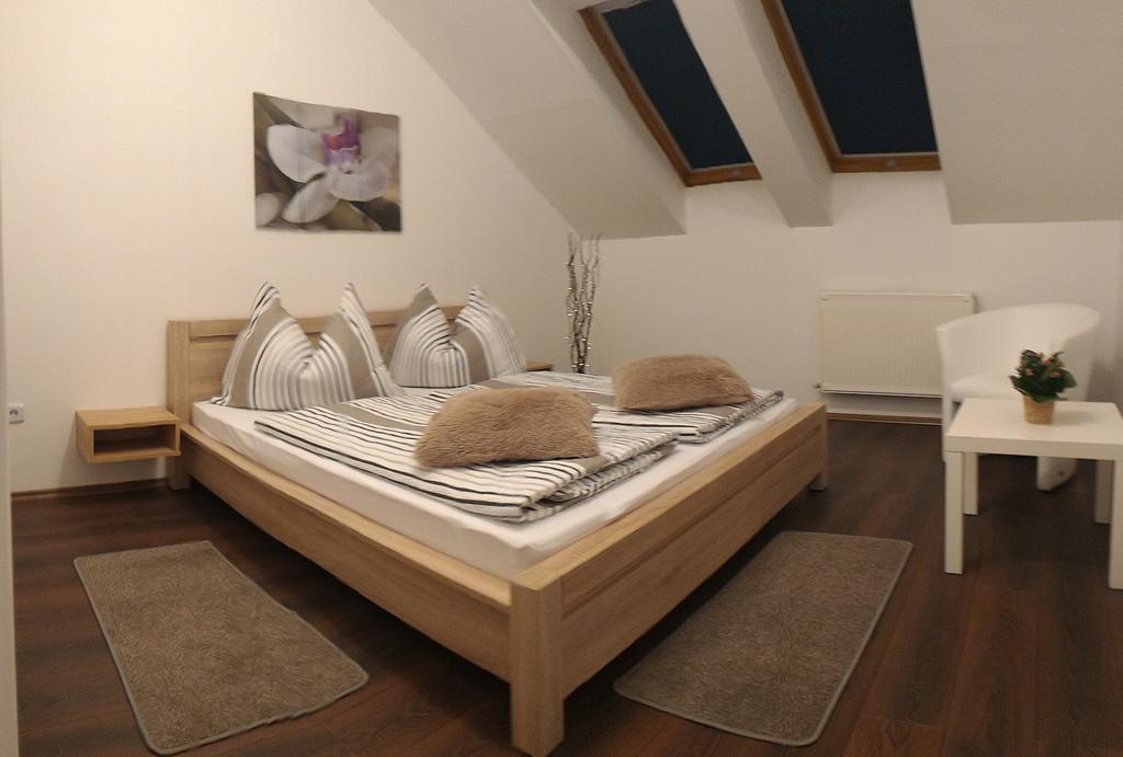 Korzo Apartman Kőszeg Værelse billede